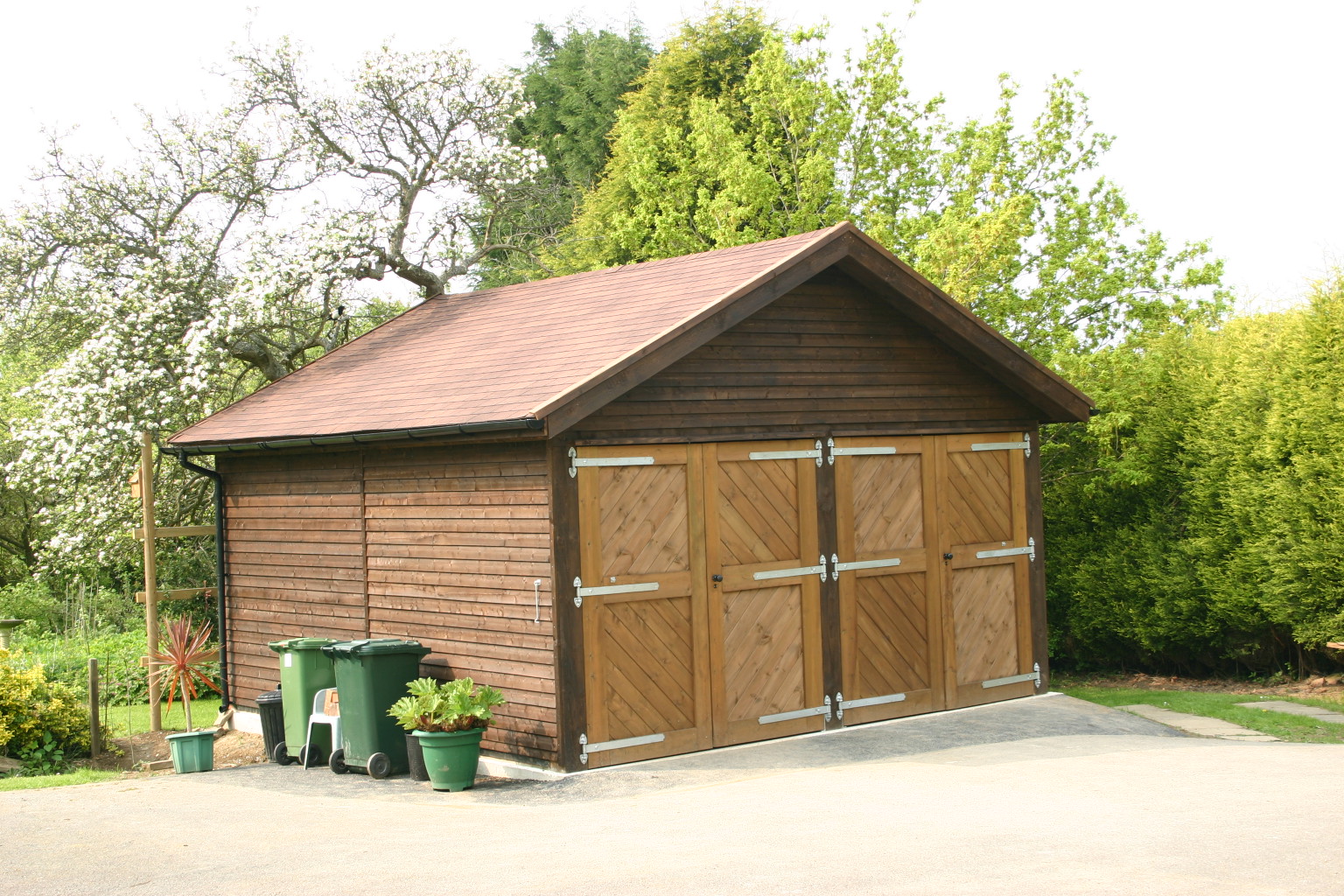 wooden garage, timber garage, bespoke timber building, garage, bespoke garage